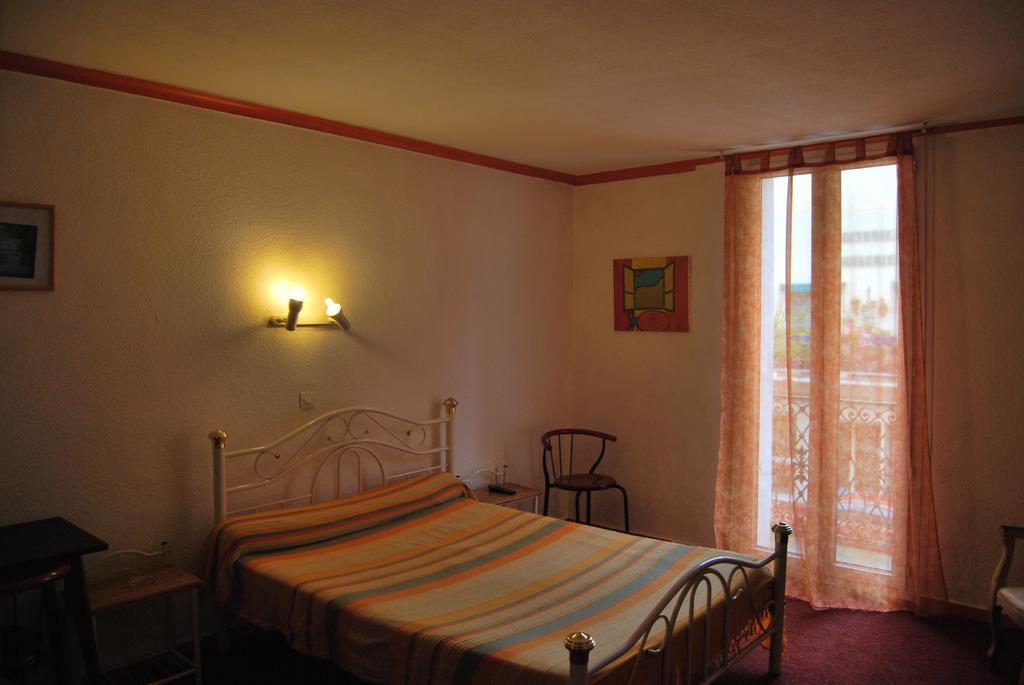 Le Revelois Restaurant Hotel Béziers Habitación foto